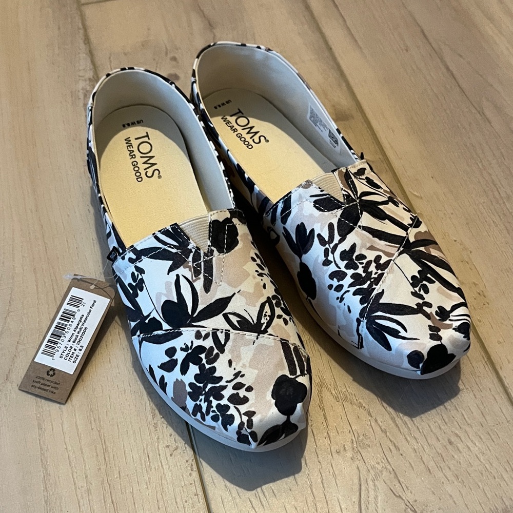 NWT TOMS Women's Black and Cream Floral Alpargata